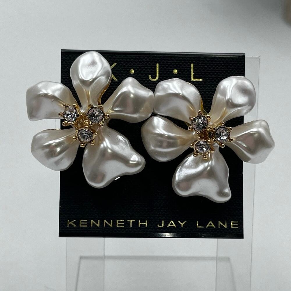 KENNETH Jay Lane Gold Plated 
White Faux Flower Pearl Crystal‎ Clip Earring New